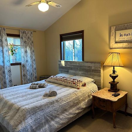 Wow!! Ultimate Pocono Retreat, Hot Tub, Game Room, Deck, Lakes, Skiing, Pools Long Pond Esterno foto