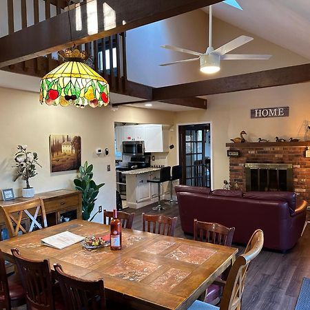 Wow!! Ultimate Pocono Retreat, Hot Tub, Game Room, Deck, Lakes, Skiing, Pools Long Pond Esterno foto
