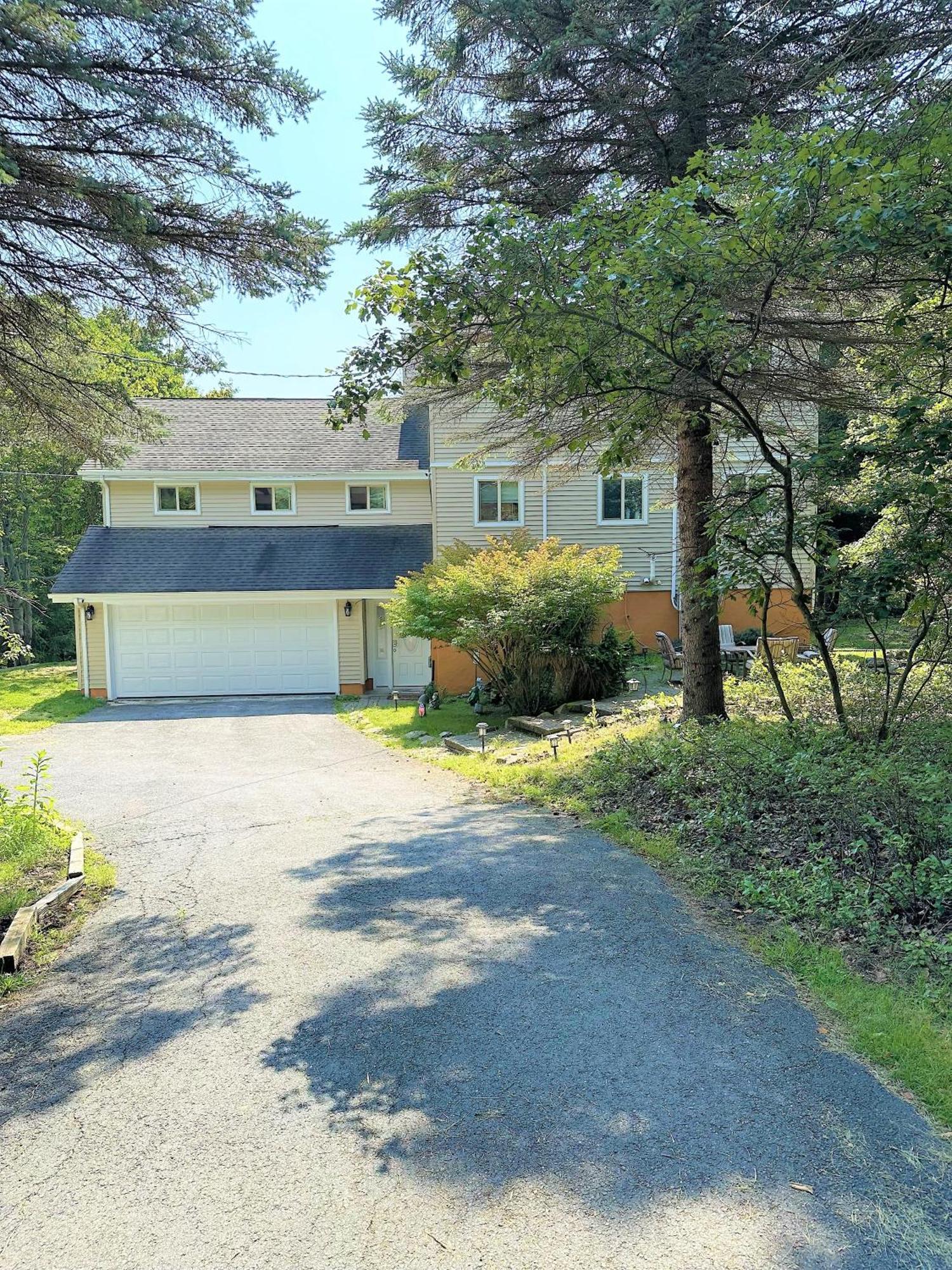Wow!! Ultimate Pocono Retreat, Hot Tub, Game Room, Deck, Lakes, Skiing, Pools Long Pond Esterno foto