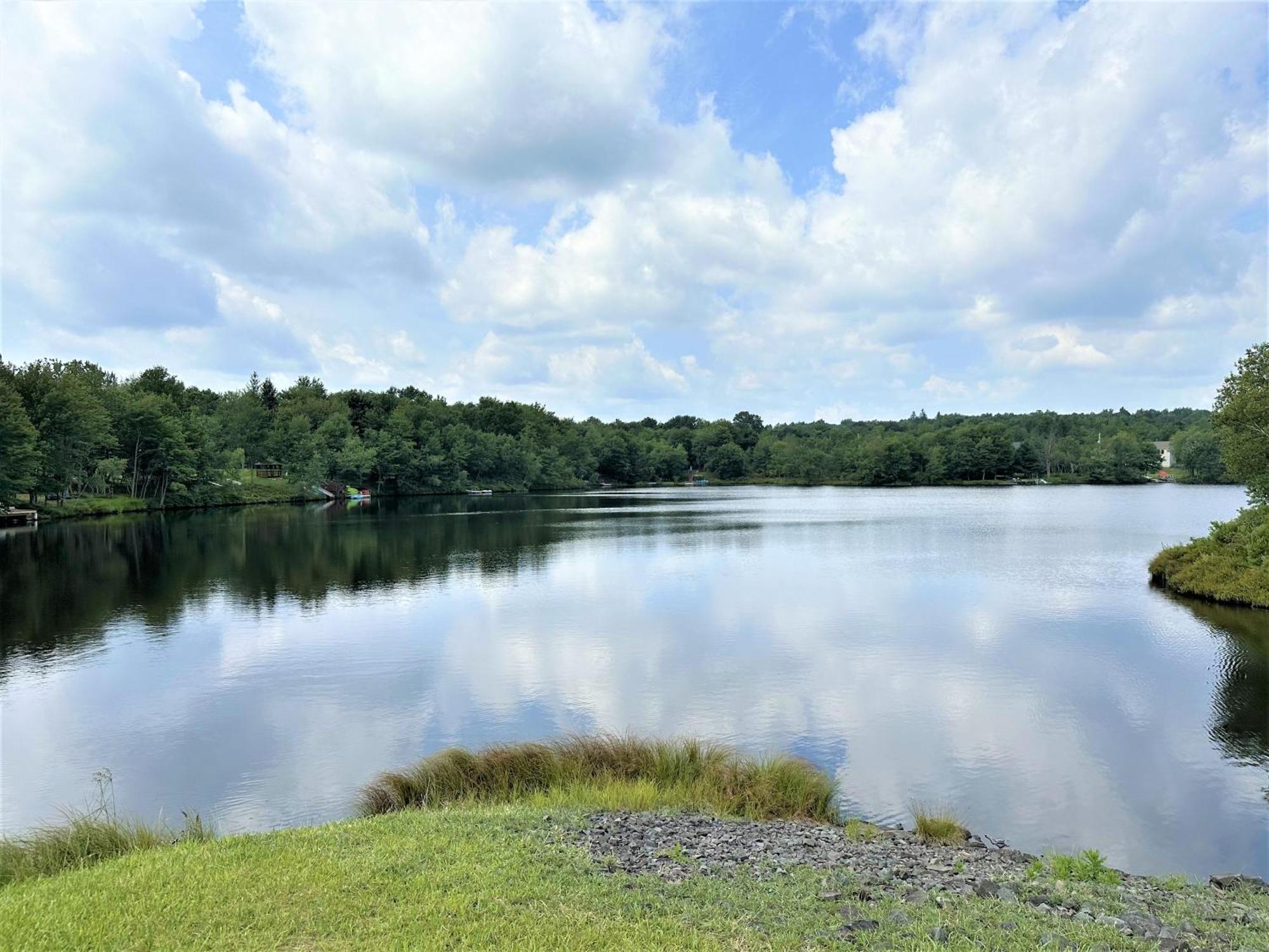 Wow!! Ultimate Pocono Retreat, Hot Tub, Game Room, Deck, Lakes, Skiing, Pools Long Pond Esterno foto