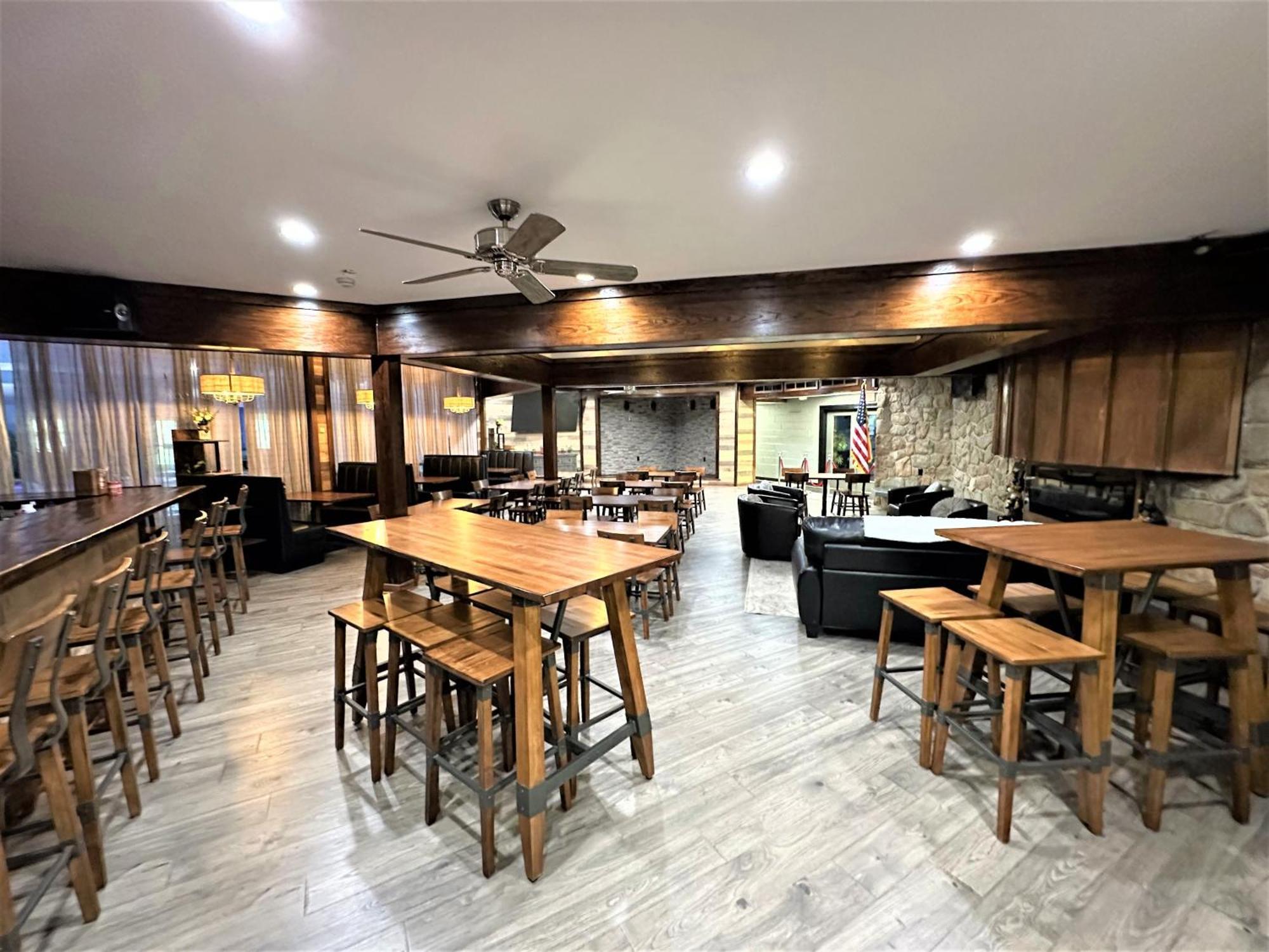 Wow!! Ultimate Pocono Retreat, Hot Tub, Game Room, Deck, Lakes, Skiing, Pools Long Pond Esterno foto