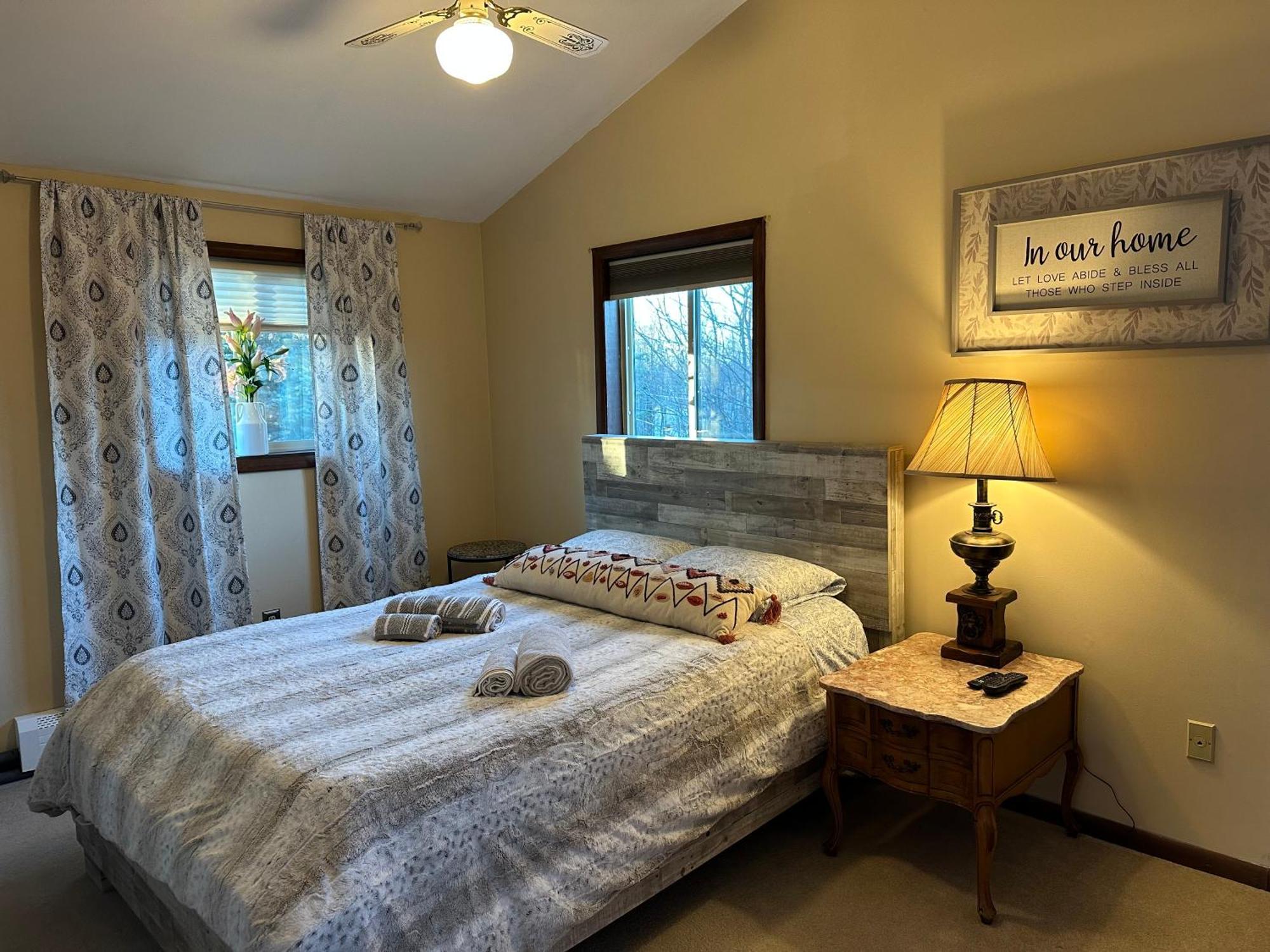 Wow!! Ultimate Pocono Retreat, Hot Tub, Game Room, Deck, Lakes, Skiing, Pools Long Pond Esterno foto